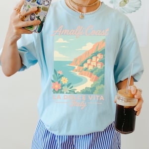 Amalfi Coast Shirt, La Dolce Vita, Italian Summer, Italy Vacation, Comfort Colors Shirts Summer, Italia, Womens Graphic Tshirts, Travel Tees Bild 2