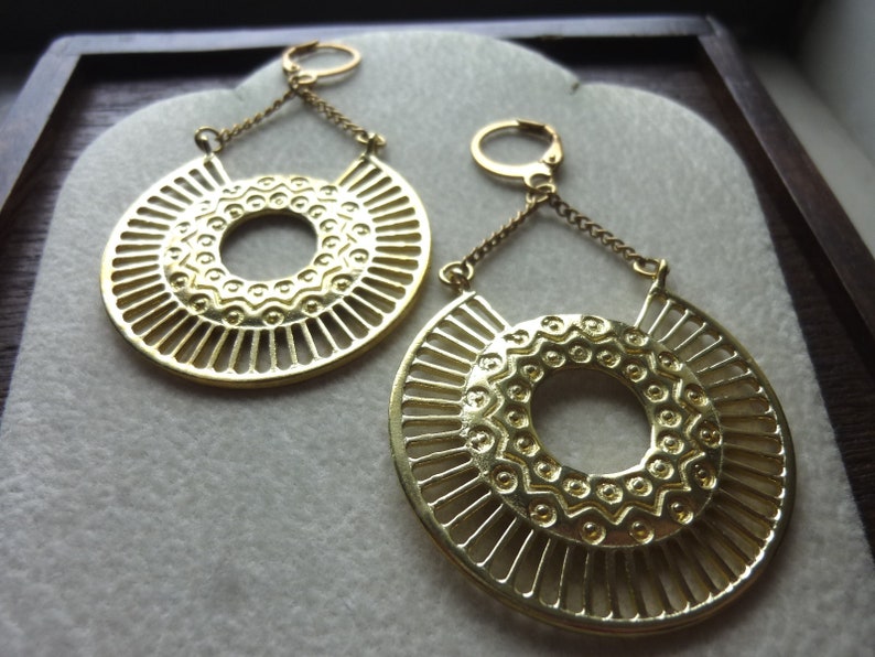 Round Motif Half Circle Chain Earrings