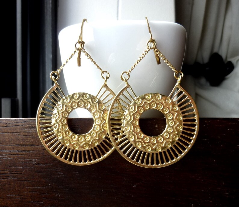Round Motif Half Circle Chain Earrings