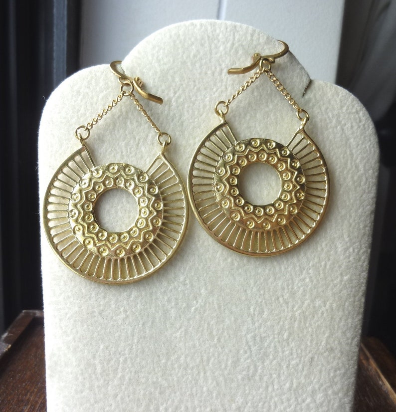 Round Motif Half Circle Chain Earrings
