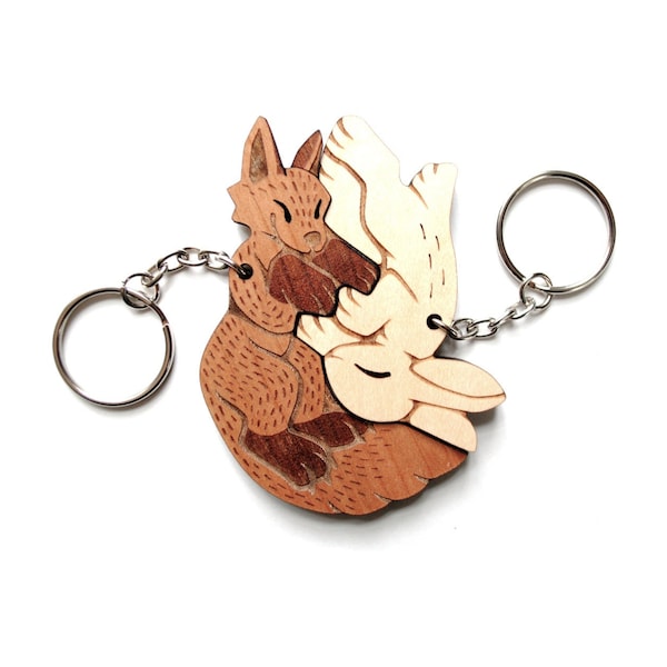 Ineinandergreifende Fuchs- und Hasenpaar-Schlüsselanhänger – Freundschafts- oder Beziehungs-passendes Schlüsselanhänger-Set aus Holz