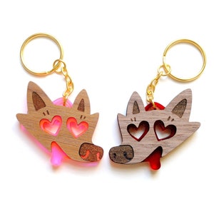 Smoorverliefd puppy-sleutelhanger