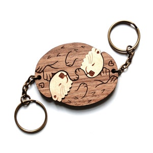 Porte-clés loutre de mer emboîtables - Ensemble de porte-clés en bois pour couple assorti à une amitié ou à une relation