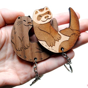 Wooden Otter Couple Keychain Pendant - Valentine's Gift For