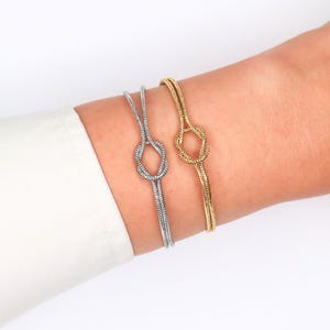 Love knot bracelet with adjustable clasp – gold or silver minimalist bracelet for everyday elegance