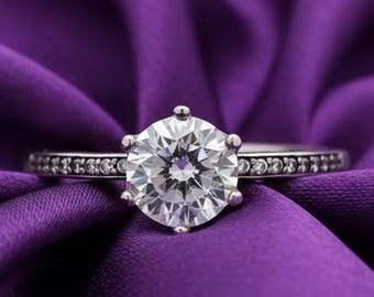 Zilveren heldere sprankelende kroon solitaire ring, klassieke en elegante damessieraden, fashion design, oude geldstijl, dagelijks gebruik aanwezig