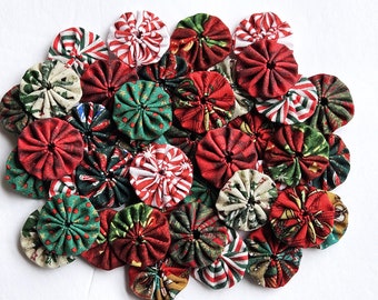 40 Assorted Christmas Prints 1 inch Miniature Fabric Yo Yos Applique Quilt Pieces Yoyo Scrapbooking Embellishments - Set C