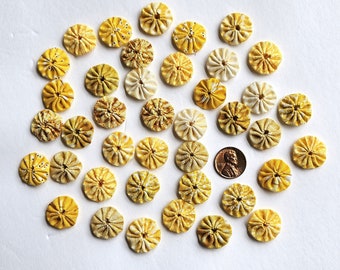 40 Yellow Prints 3/4 inch Fabric Yo Yos Applique Quilt Pieces Scrapbook Journal Embellishments Yoyos