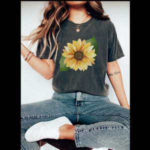 Sunflower T-shirt Floral Tee Mothers Day Gift Shirt Sunflower Tee Floral Tshirt Flowers Gift T-shirt Botanical Tee Comfort Colors Sister BFF