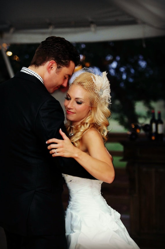 Champagne Feather Fascinator: Bridal Hair Clip with Bandeau Veil