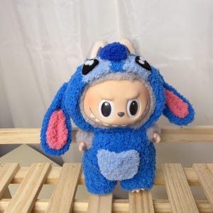 Disfraz de extraterrestre azul de ganchillo para muñeca Labubu / Traje de peluche amigurumi hecho a mano / Se adapta a Labubu de 17 cm / Solo ropa de cosplay de dibujos animados