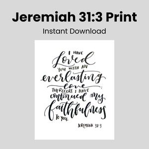 Könnte beinhalten: Schwarz-Weiß-Druck mit dem Text "Jeremiah 31:3 Print" und "Instant Download" oben. Der Druck zeigt elegante Kalligraphie mit den Worten "Ich habe dich mit ewiger Liebe geliebt; darum habe ich meine Treue bewahrt."