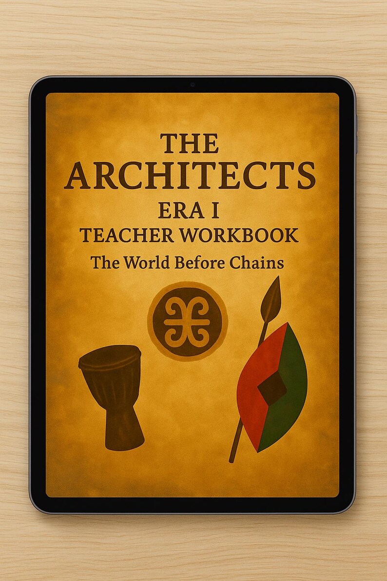 K&ouml;nnte beinhalten: Ein digitales Tablet zeigt ein Buchcover mit dem Titel "THE ARCHITECTS ERA I TEACHER WORKBOOK The World Before Chains". Das Cover zeigt eine braune Trommel, einen Schild und einen Speer auf gelbem Hintergrund.