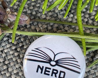 Book Nerd – Button Pin