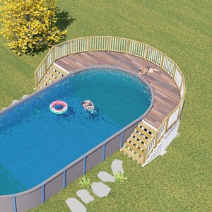 Könnte beinhalten: Ein ovaler Aufstellpool mit blauem Wasser, einer Holzterrasse mit Geländer und Treppen. Ein bunter aufblasbarer Ring und eine Person befinden sich im Wasser. Der Text BAMBOO DESIGNS Home Plans & Designs ist unten links zu sehen.