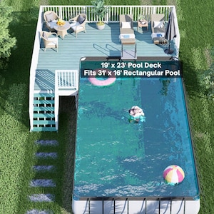 Puede incluir: Vista aérea de una piscina rectangular con una terraza. La terraza es blanca con una superficie azul claro y está amueblada con sillas y mesas. La piscina está llena de agua clara y hay juguetes inflables. El texto de la imagen dice: 19 x 23 Pool Deck Fits 31 x 16 Rectangular Pool.