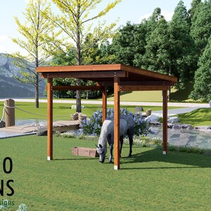 Puede incluir: Un refugio de madera para caballos con techo plano sostenido por cuatro postes, ubicado en un césped. Un caballo gris está dentro de la estructura cerca de un pequeño abrevadero de madera. El texto BAMBOO DESIGNS Home Plan's & Designs es visible.