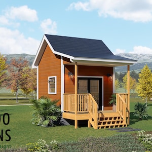 Op de afbeelding: Een kleine, bruine hut met een zwart dak en een houten veranda. De hut heeft een deur, een raam en een kleine veranda met een trap. De afbeelding bevat ook de tekst "BAMBOO DESIGNS Home Plans & Designs".