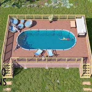 Könnte beinhalten: Eine erhöhte Holzterrasse mit einem ovalen Swimmingpool in der Mitte, einem weißen Sofa, zwei hellblauen Liegestühlen und einem runden Sitzbereich mit blauen Kissen. Die Struktur umfasst Holzgeländer und Treppen sowie den Text BAMBOO DESIGNS.