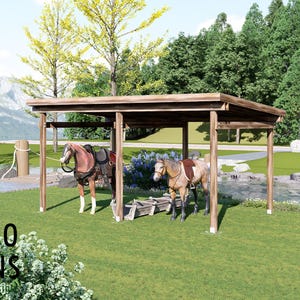 Puede incluir: Un refugio de madera para caballos con techo plano sostenido por cuatro postes, que alberga dos caballos ensillados junto a un abrevadero de madera. El texto BAMBOO DESIGNS Home Plans & Designs es visible en la esquina inferior izquierda.
