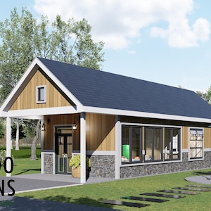 Pode incluir: Uma representação digital de uma casa pequena com telhado azul escuro, revestimento castanho claro e detalhes em pedra. A casa tem janelas grandes e uma varanda coberta. A imagem inclui o texto "BAMBOO DESIGNS Home Plans & Des". Um conjunto de pátio e um guarda-sol estão no jardim.