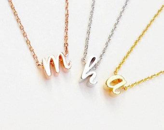 Collar con inicial, collar delicado, regalo de cumpleaños, collar con letra, joyería personalizada, inicial en cursiva, regalo de boda, collar para dama de honor