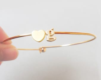 DUBBEL BERLOCK, KÄRLEK Liten guldfärgad bokstav och hjärta Armband Gemener - guld Initial. Guldhjärta Alla hjärtans dag