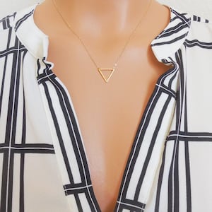 Simple Gold Triangle Necklace 14k Gold Fill chain FLOATING Triangle Petndant. Bridesmaid Gift  Perfect Layering Necklace Minimal, Delicate