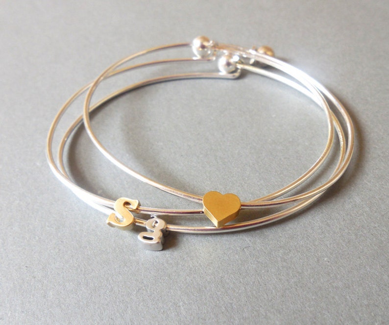 Initialarmband guld kursiv initial hjärtarmband armband skrift gemener, alla hjärtans dag-present. brudtärnepresent bröllop minimalistisk bild 4
