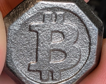 Bitcoin Beigoma | Dessus en fer fait main | Objet de collection crypto en édition limitée