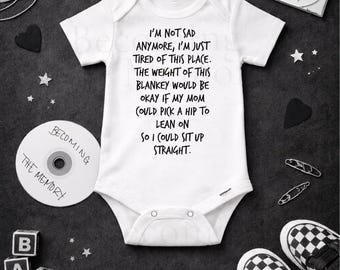 Ya no estoy triste mono de bebé Años maravillosos Inspirado