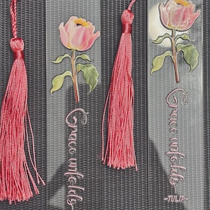 Handmade Acrylic Flower Bookmark with Tassel: Bookish Gift