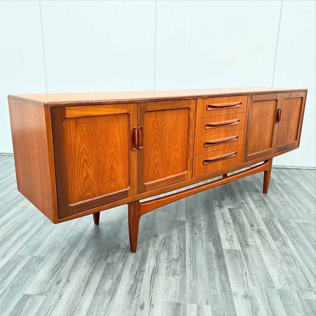 Wood Media Console TV Console TV Stand, Small Sideboard in solid oak with soft closing doors,media console,Handmade Wooden TV Stand