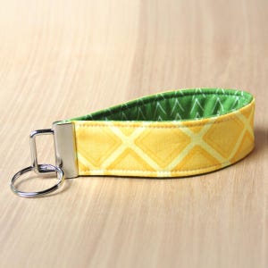 Patrón de costura para llavero de muñeca en PDF