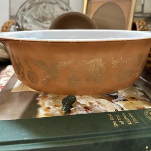 Early American Pyrex Casserole Dish