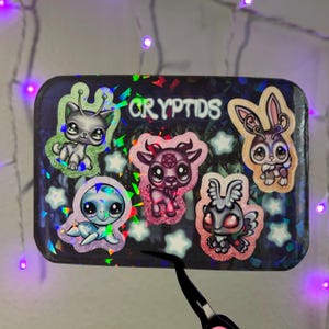 Linda hoja de pegatinas de Cryptid / hecha a mano / dibujada a mano / la mascota más pequeña Cryptid hoja de pegatinas troqueladas
