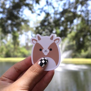 Gewährung | Squishmallow Aufkleber | Braune Ziege Sticker | Wasserfester Aufkleber | Wasserflasche Aufkleber | Laptop Aufkleber | Niedlicher Ziegen Sticker
