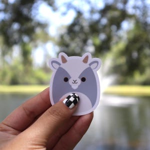Lauflernwagen | Squishmallow Aufkleber | Grauer Ziegen-Aufkleber | Wasserfester Aufkleber | Wasserflasche Aufkleber | Laptop Aufkleber | Niedlicher Ziegen Sticker