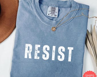 抵抗シャツ政治抗議Tシャツ、リベラルフェミニストグラフィックTシャツ、反トランプ民主党シャツ、抵抗2024アクティビズムギフト