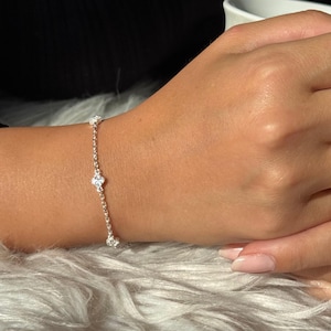 Delicate Clover Bracelet, Four Leaf Clover Bracelet, Lucky Clover Bracelet, Double Sided Clover, Clover Charm Bracelet, Dainty, Gift for Her