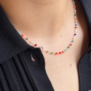 Collar de piedras naturales de colores, collar de cuentas de piedras preciosas, collar de cuentas hecho a mano, collar de capas delicadas, joyería de verano, regalos para ella