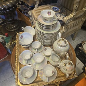 Conjunto de chá vintage de porcelana iridescente: detalhes florais dourados, 30 peças