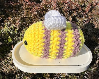 Abeja de peluche tejida a crochet hecha a mano: un encantador regalo de abejorro amigurumi