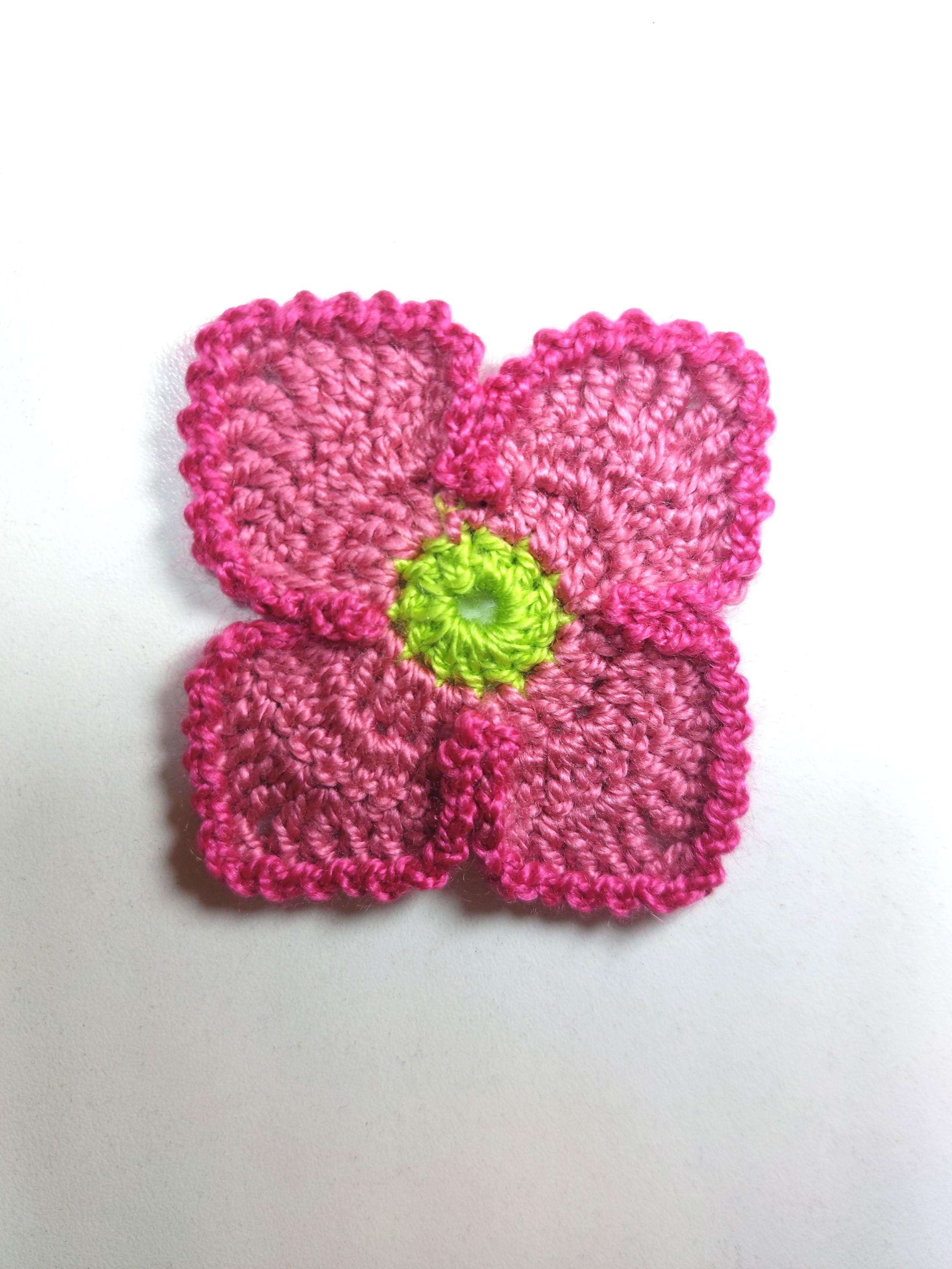 ユニークなかぎ針編みの花のグラニースクエアパターン • バッグ