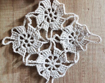 Lattice Granny square crochet pattern • Geometric Granny Motif Tutorial • Step-by-Step Photos (English and Spanish) • Beginner Friendly