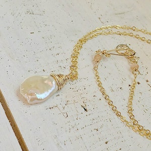 Pfirsich Keshi Perlenkette, Pfirsich Mondstein Halskette, Juni Birthstone Perlenkette