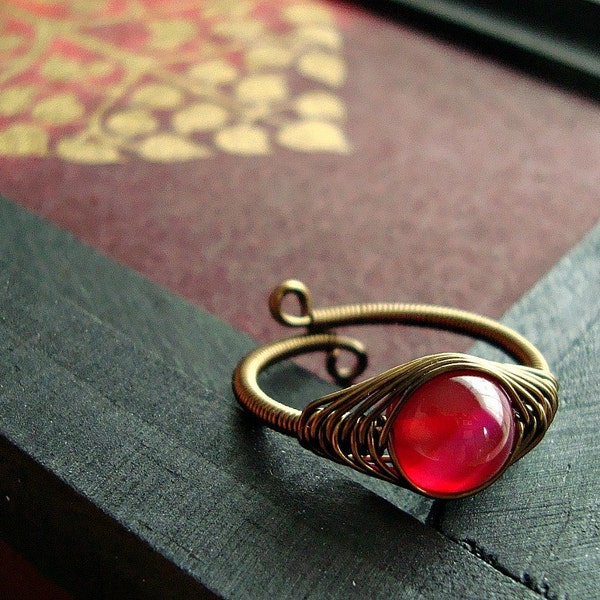 Pink Agate Wire Ring, Raspberry Agate Wire Wrapped Ring, Herringbone Weave Brass Wire Ring