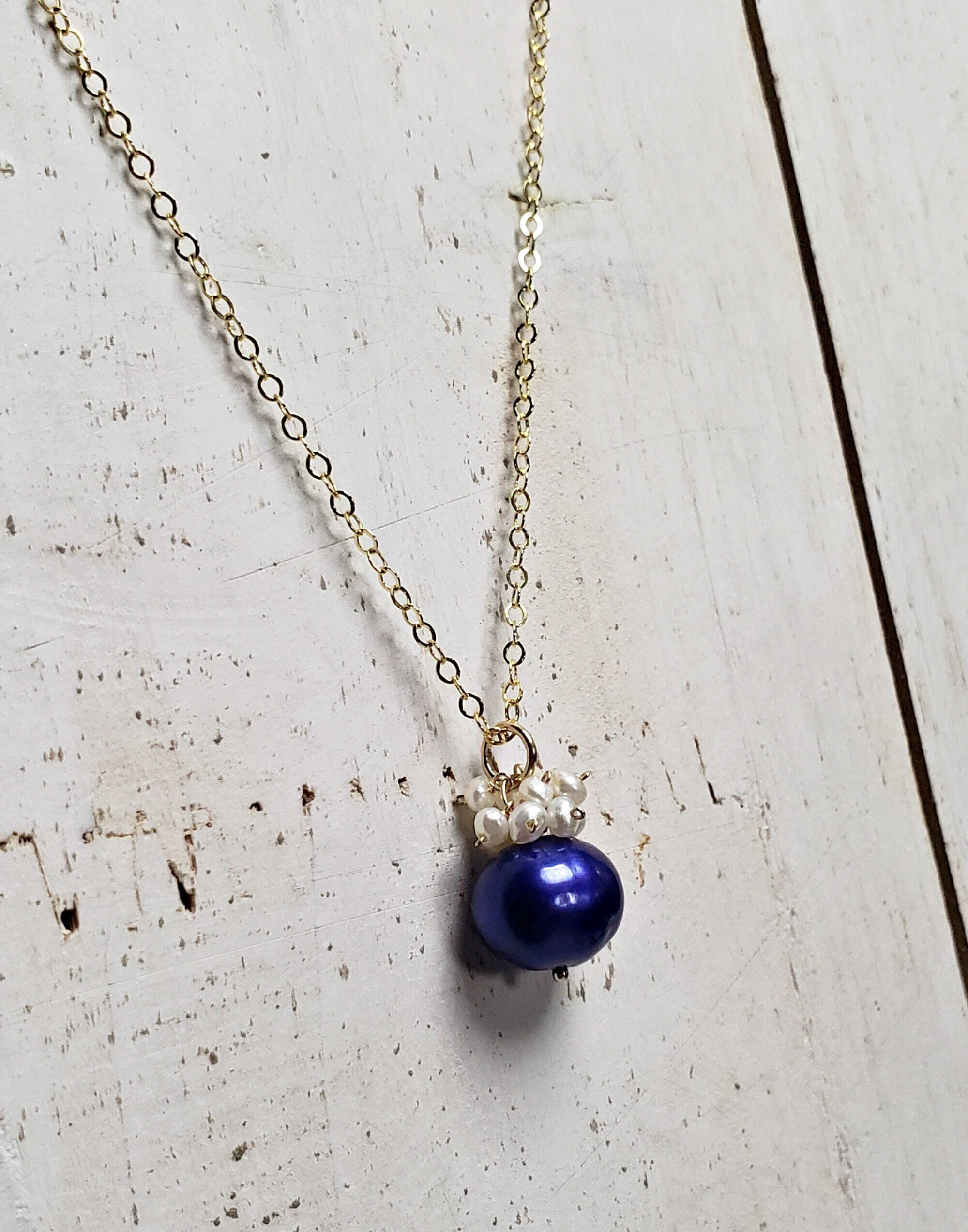 Royal blue pearl necklace sale