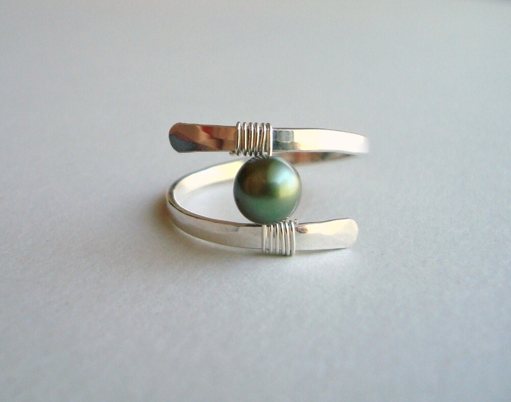 PEARL RING ONE / POLISHED SILVER