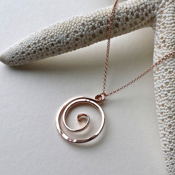 Collier Koru, collier maori, collier porte bague, collier tribal, cadeau pendentif Koru pour future maman